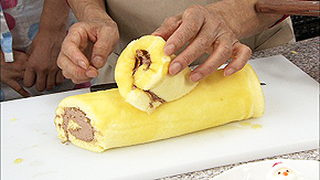 たれは水と調味料を全部合わせて、半分くらいに煮詰まったら追鰹をしてこす。