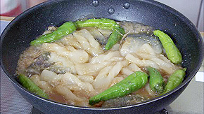 両面焼きグリルで約4分、または、180°のオーブンで7分くらい焼いたら完成。